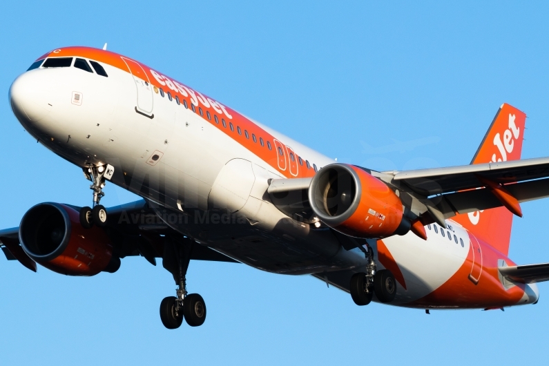 EasyJet Airbus A320-214 G-EZWC