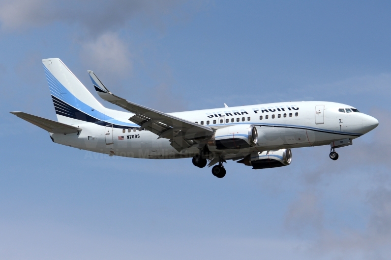 Sierra Pacific Airlines Boeing 737-5L9(WL) N709S