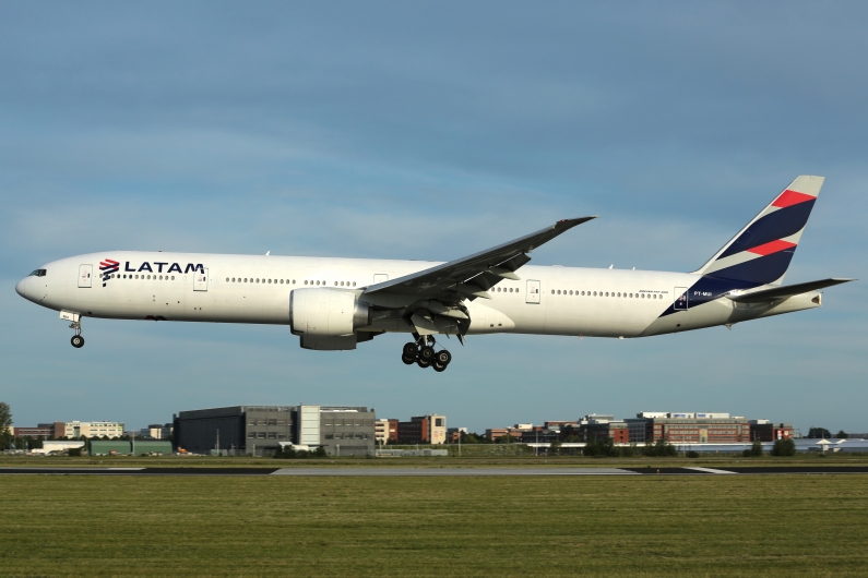 LATAM Boeing 777-32W(ER) PT-MUI