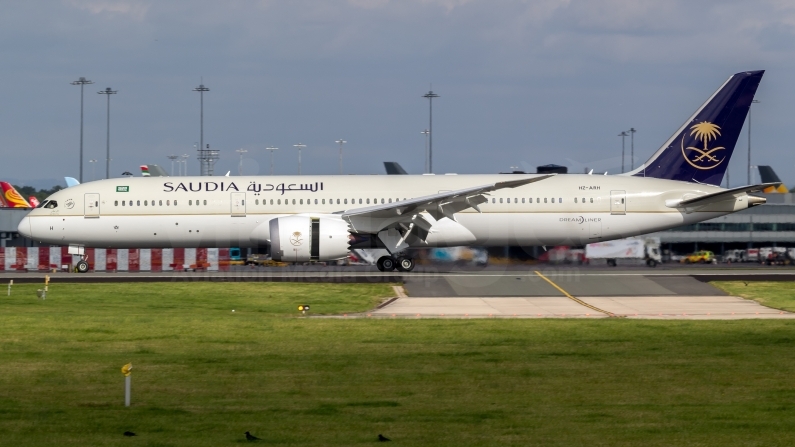 Saudi Arabian Airlines Boeing 787-9 Dreamliner HZ-ARH