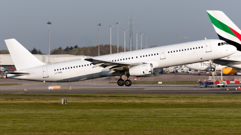 Avion Express Airbus A321-231 LY-NVU