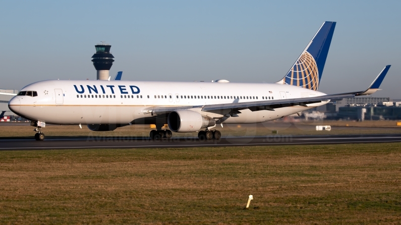 United Airlines Boeing 767-322(ER)(WL) N644UA