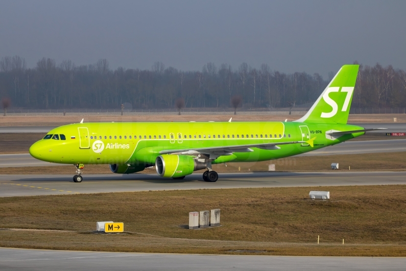 S7 - Siberia Airlines Airbus A320-214 VQ-BPN