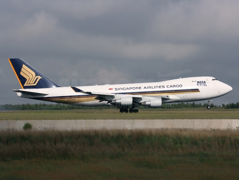 Singapore Airlines Boeing 747-412F 9V-SFQ