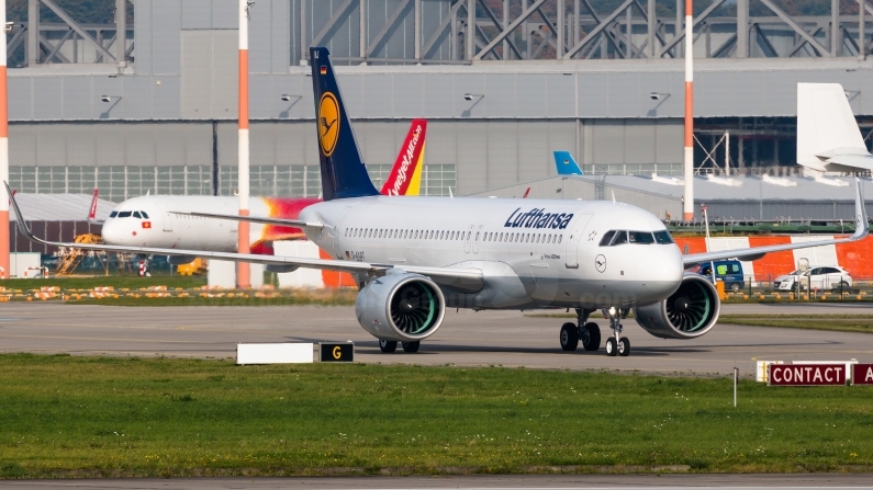 Lufthansa Airbus A320-271N D-AXAT