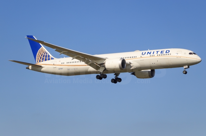 United Airlines Boeing 787-9 Dreamliner N27957