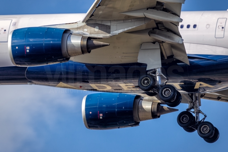 Delta Air Lines Airbus A330-302 N822NW