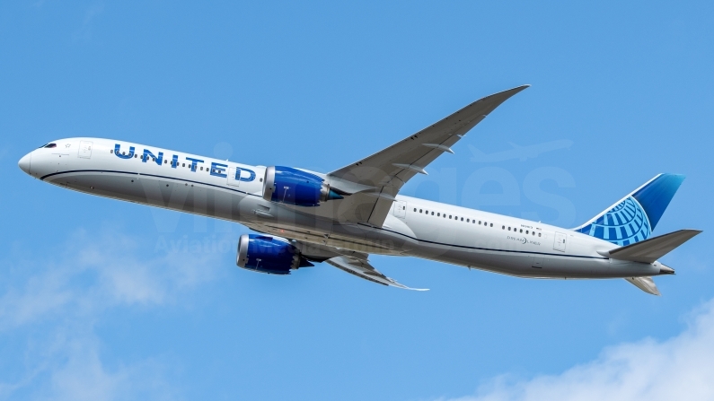 United Airlines Boeing 787-10 Dreamliner N13013