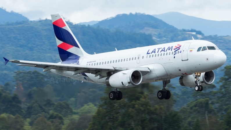 LATAM Airlines Chile Airbus A319-132 CC-COY