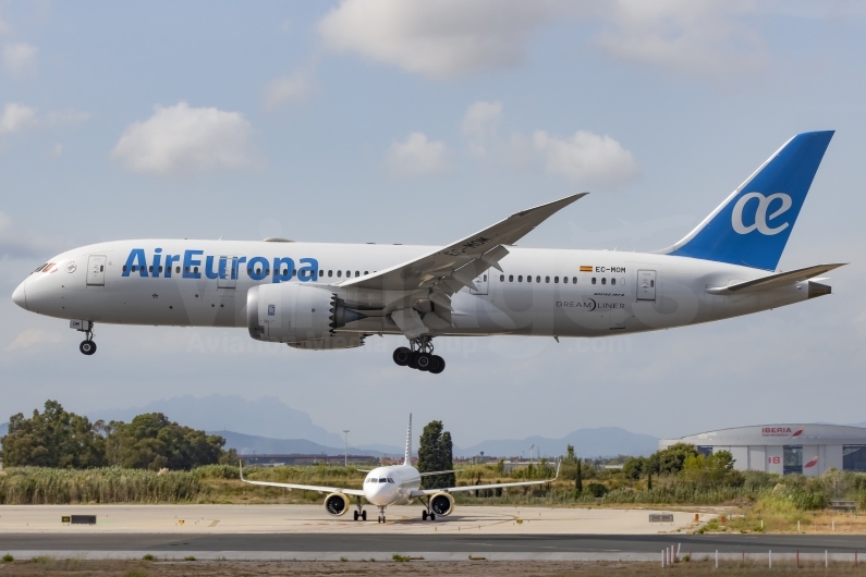 Air Europa Boeing 787-8 Dreamliner EC-MOM