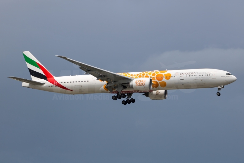 Emirates Boeing 777-31H(ER) A6-ENM