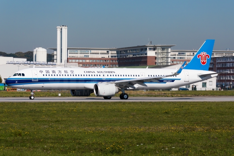 China Southern Airlines Airbus A321-253NX B-30E2