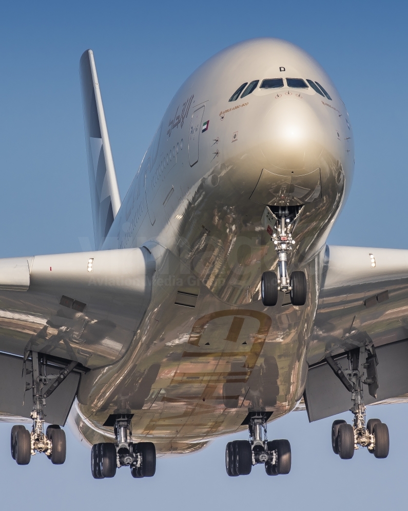 Etihad Airways Airbus A380-861 A6-APD