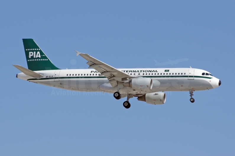 PIA Pakistan International Airlines Airbus A320-214 AP-BLA – v1images ...