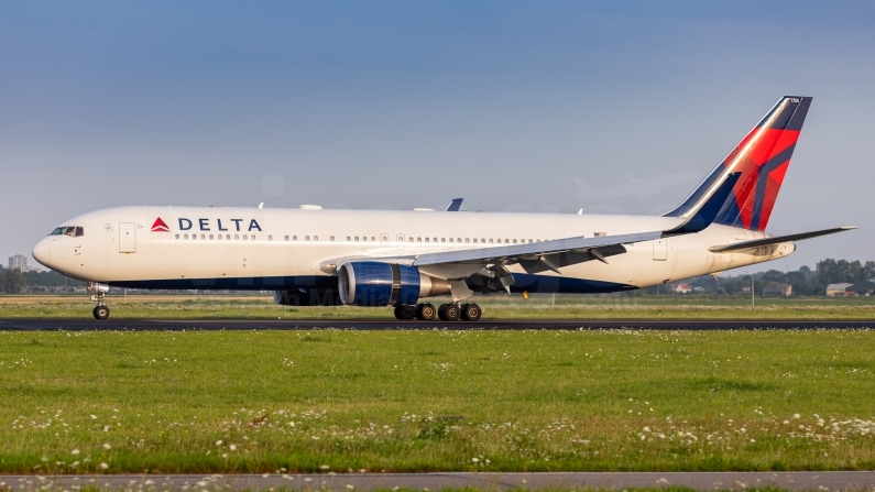 Delta Air Lines Boeing 767-332(ER)(WL) N175DZ