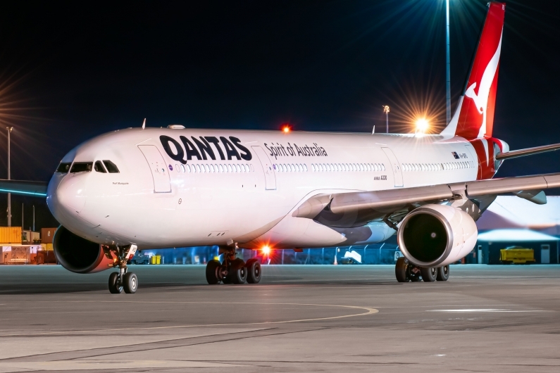 Qantas Airbus A330-303 VH-QPD