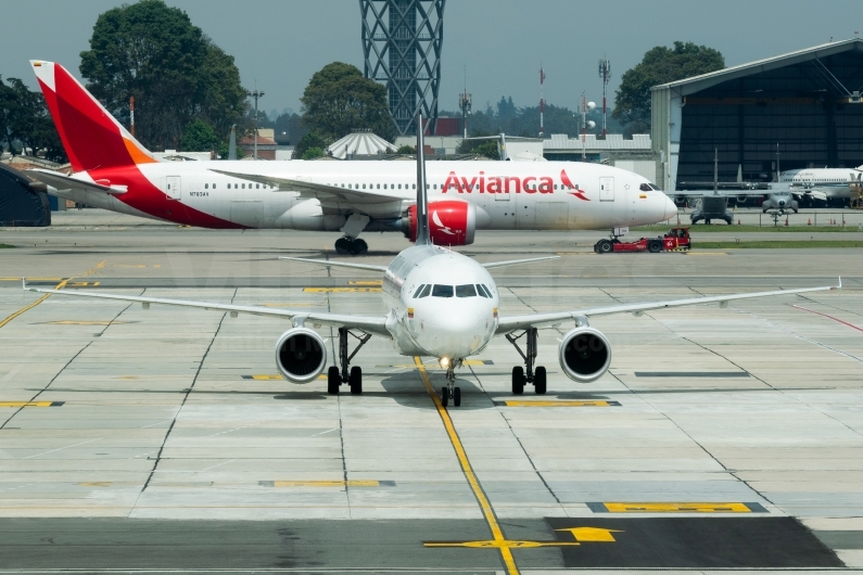 Avianca Airbus A320-214 N454AV