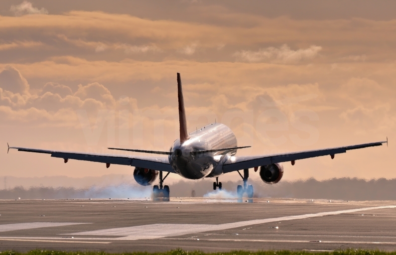 easyJet Airbus A320-214 G-EZUR