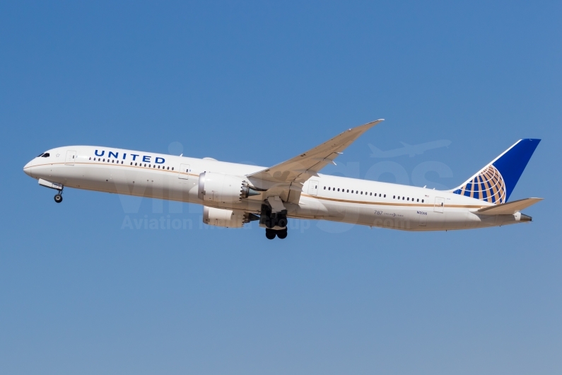 United Airlines Boeing 787-10 Dreamliner N12006