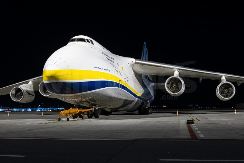 Antonov Airlines (Antonov Design Bureau) Antonov An-124-100 UR-82073