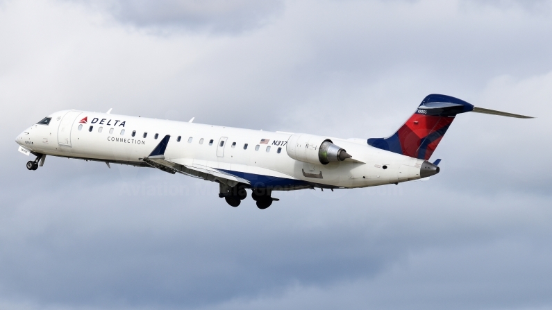 Delta Connection Bombardier CRJ-701ER (CL-600-2C10) N317CA