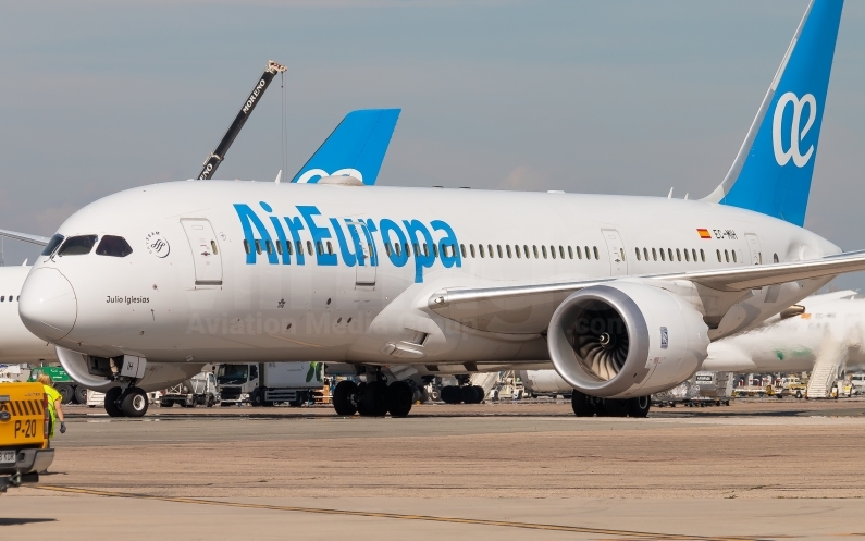 Air Europa Boeing 787-8 Dreamliner EC-MIH