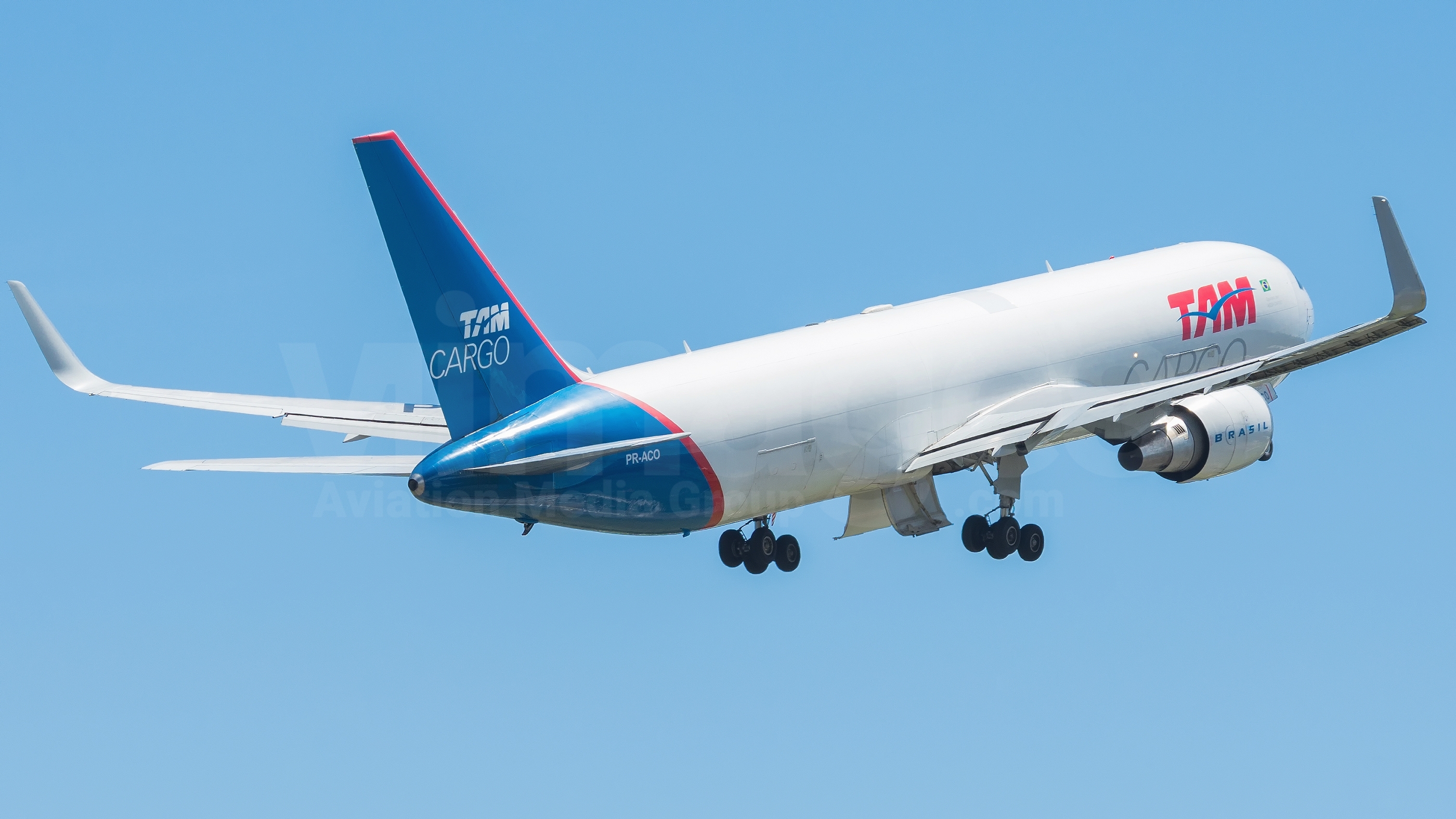 LATAM Cargo Brasil Boeing 767-346F(ER)(WL) PR-ACO – v1images