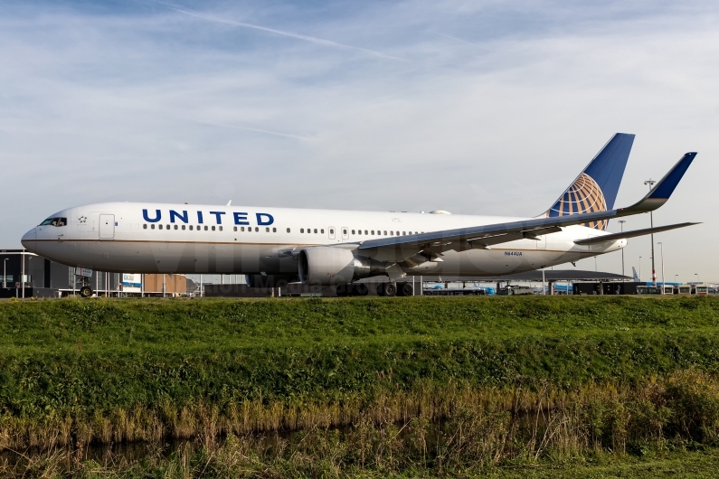 United Airlines Boeing 767-322(ER)(WL) N644UA