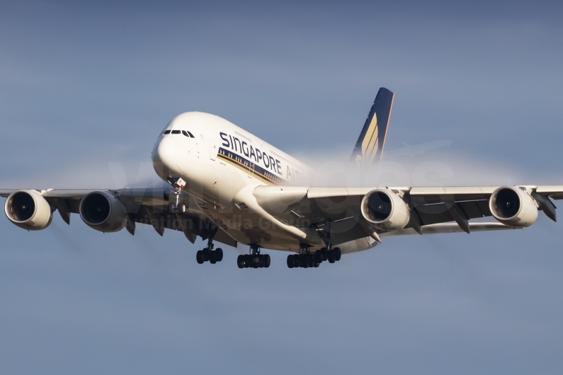 Singapore Airlines Airbus A380-841 9V-SKK