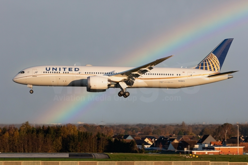 United Airlines Boeing 787-9 Dreamliner N24972