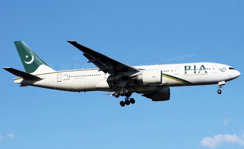 PIA Pakistan International Airlines Boeing 777-240(ER) AP-BHX