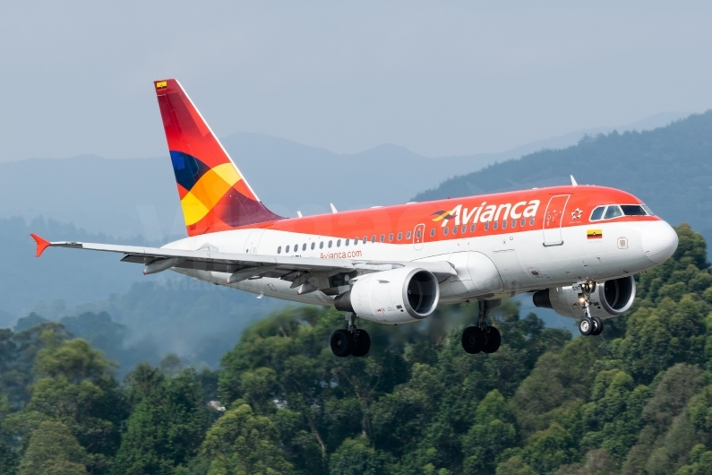 Avianca Airbus A318-111 N597EL