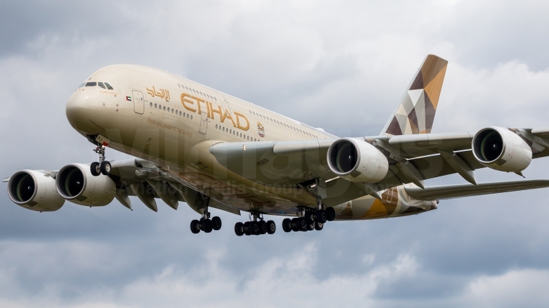 Etihad Airways Airbus A380-861 A6-APJ