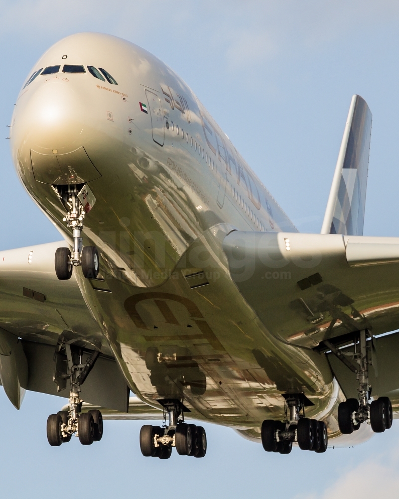 Etihad Airways Airbus A380-861 A6-APB