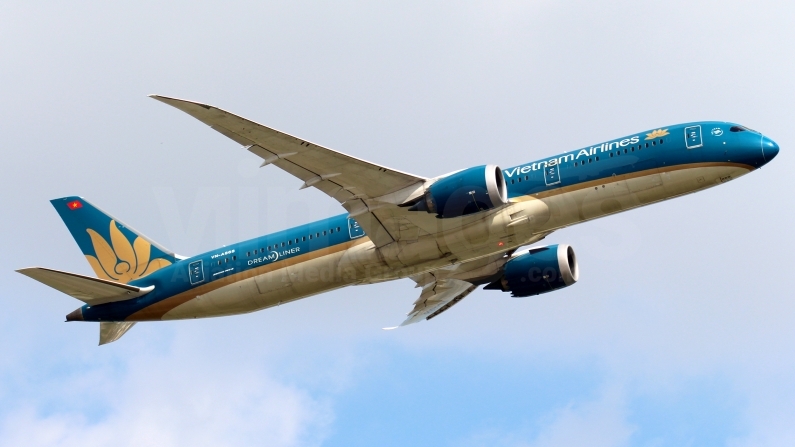 Vietnam Airlines Boeing 787-9 Dreamliner VN-A868