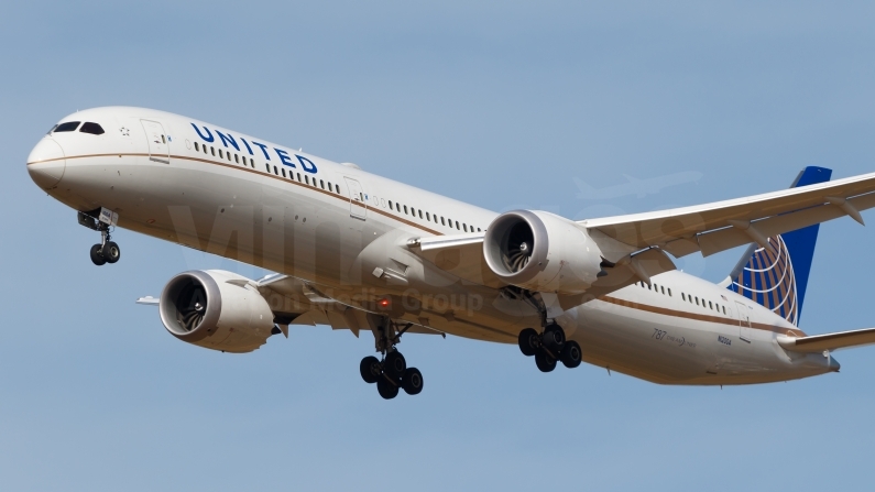 United Airlines Boeing 787-10 Dreamliner N12004