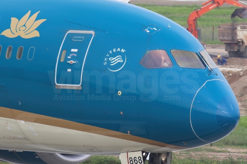 Vietnam Airlines Boeing 787-9 Dreamliner VN-A868