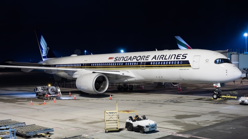 Singapore Airlines Airbus A350-941 9V-SHE