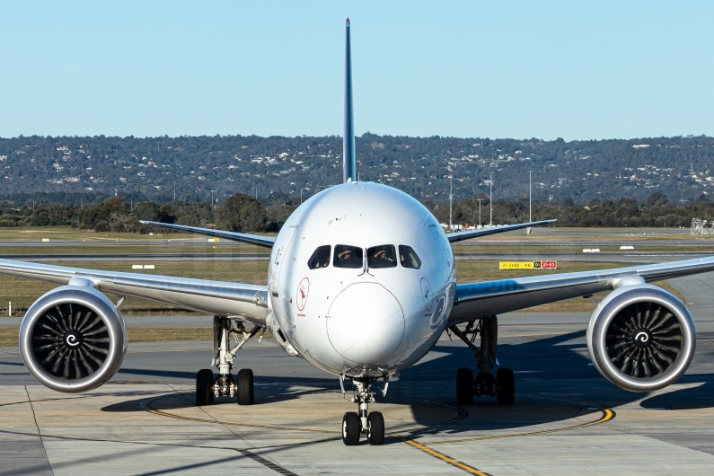 Qantas Boeing 787-9 Dreamliner VH-ZNF