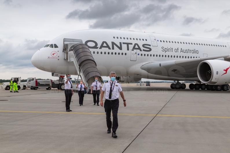 Qantas Airbus A380-842 VH-OQB