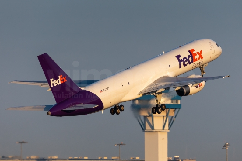 Federal Express (FedEx) Boeing 757-28A(SF) N913FD