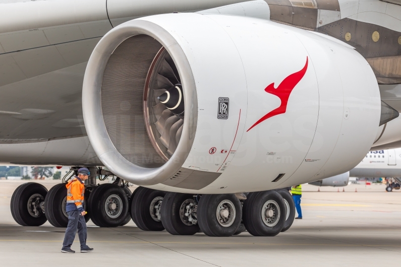 Qantas Airbus A380-842 VH-OQB