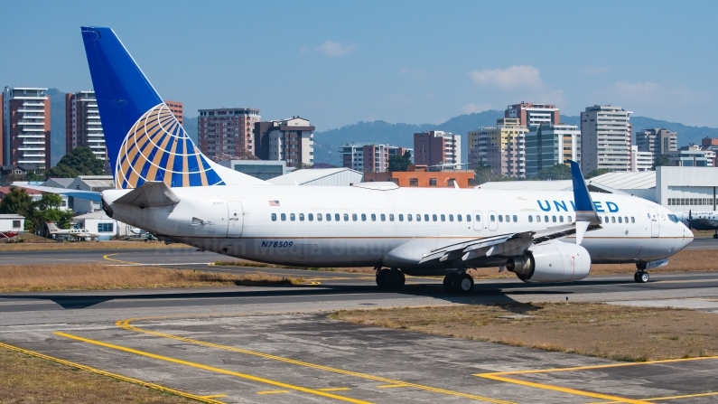 United Airlines Boeing 737-824(WL) N78509