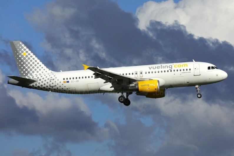 Vueling Airbus A320-214 EC-JZI