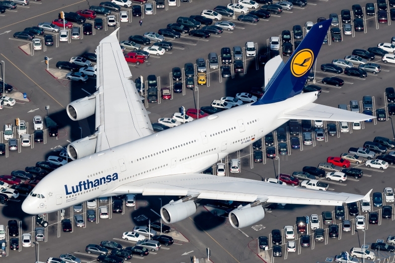 Lufthansa Airbus A380-841 D-AIMA