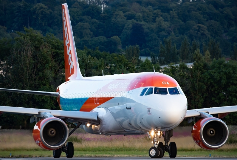 easyJet Airbus A320-214(WL) G-EZOA