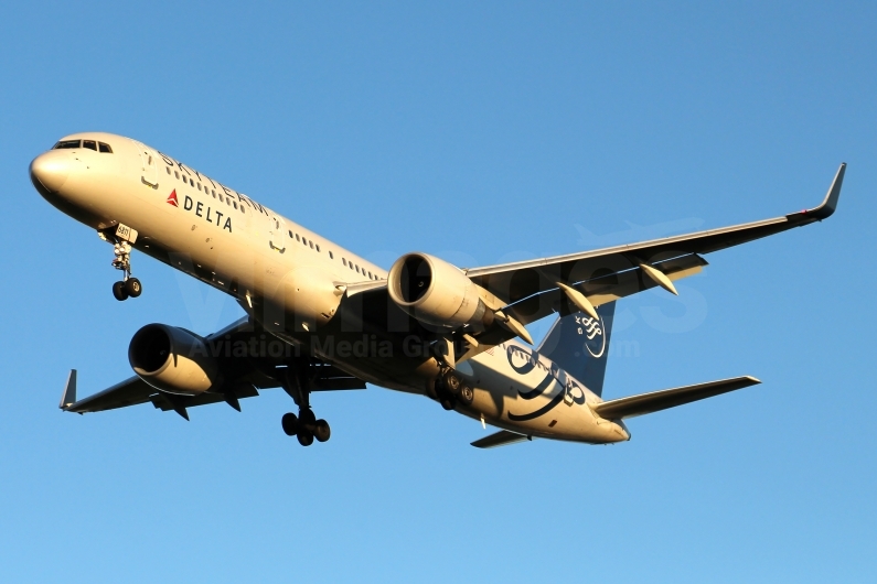 Delta Air Lines Boeing 757-231(WL) N705TW