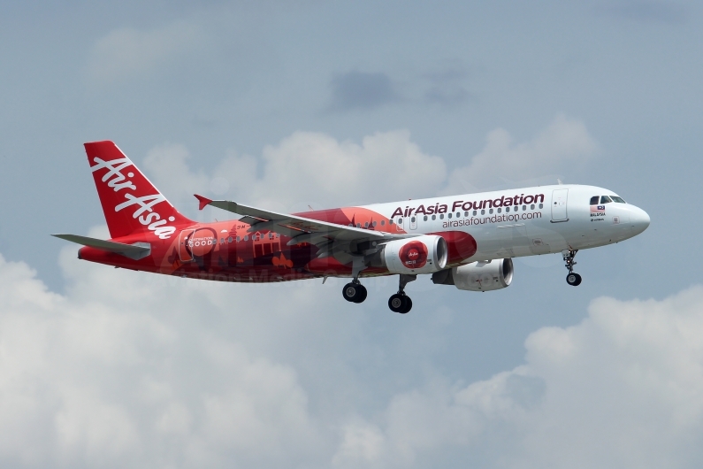 AirAsia Airbus A320-216 9M-AQI