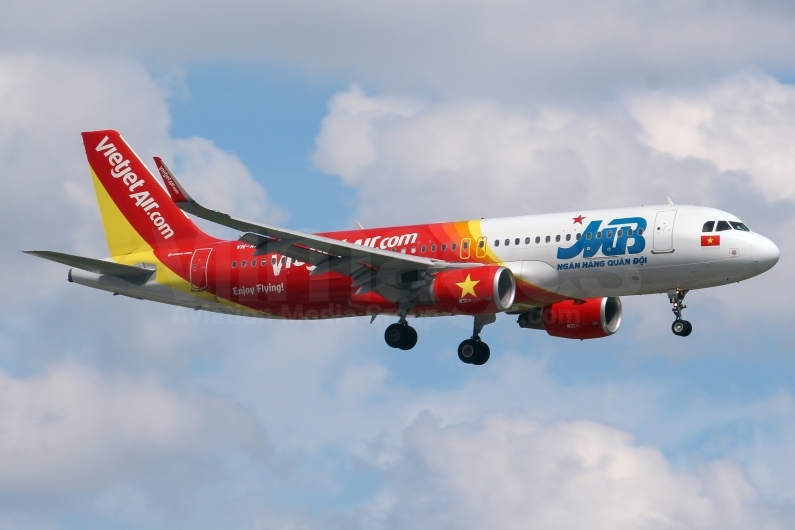 VietJetAir Airbus A320-214(WL) VN-A675