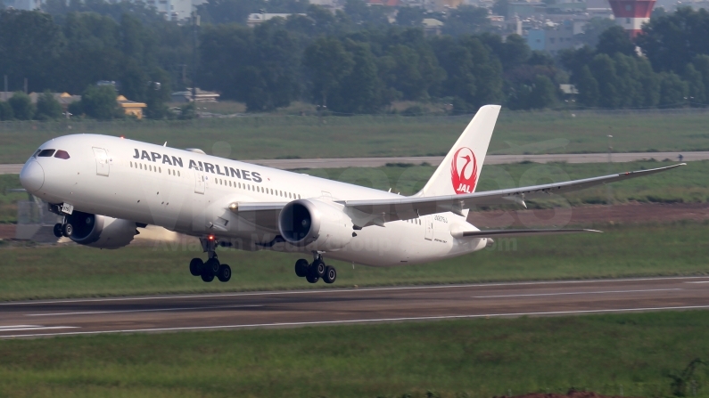 Japan Airlines Boeing 787-9 Dreamliner JA876J